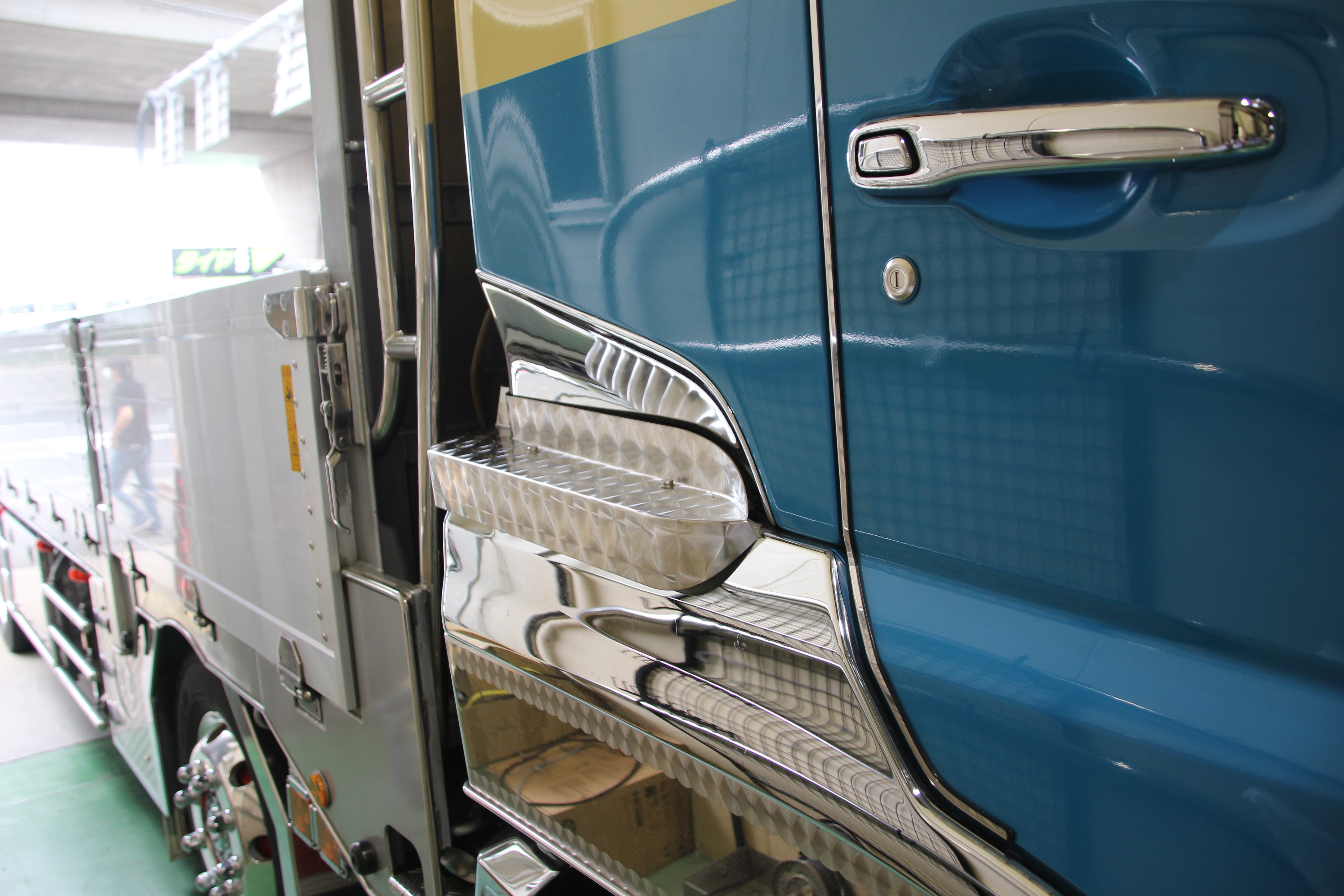 T/S製 UD パーフェクトクオン/クオン トラバースステップ交換式 R/L